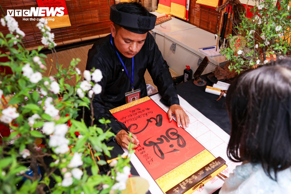 nguoi dan nuom nuop do ve van mieu xin chu dau nam hinh anh 12