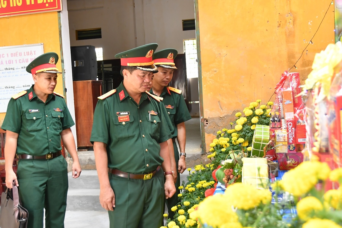 An Giang: Kiểm tra công tác sẵn sàng chiến đấu và tổ chức Tết Nguyên đán Bính Ngọ