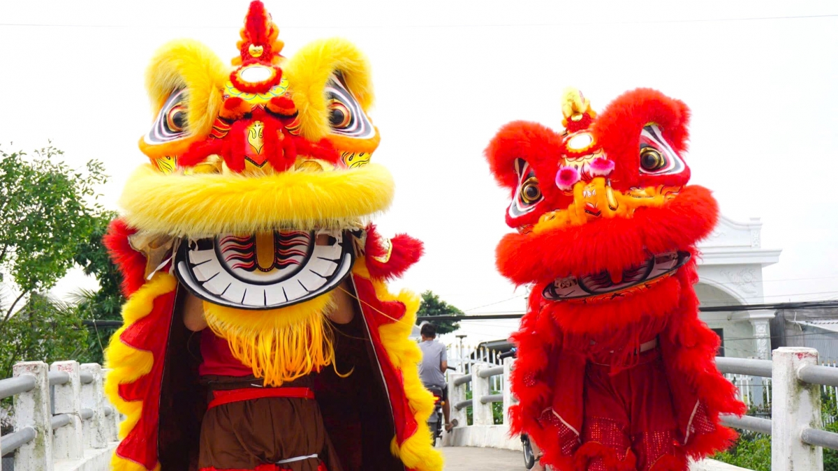 Những đôi tay vàng trong làng chế tác đầu lân ở Cần Thơ