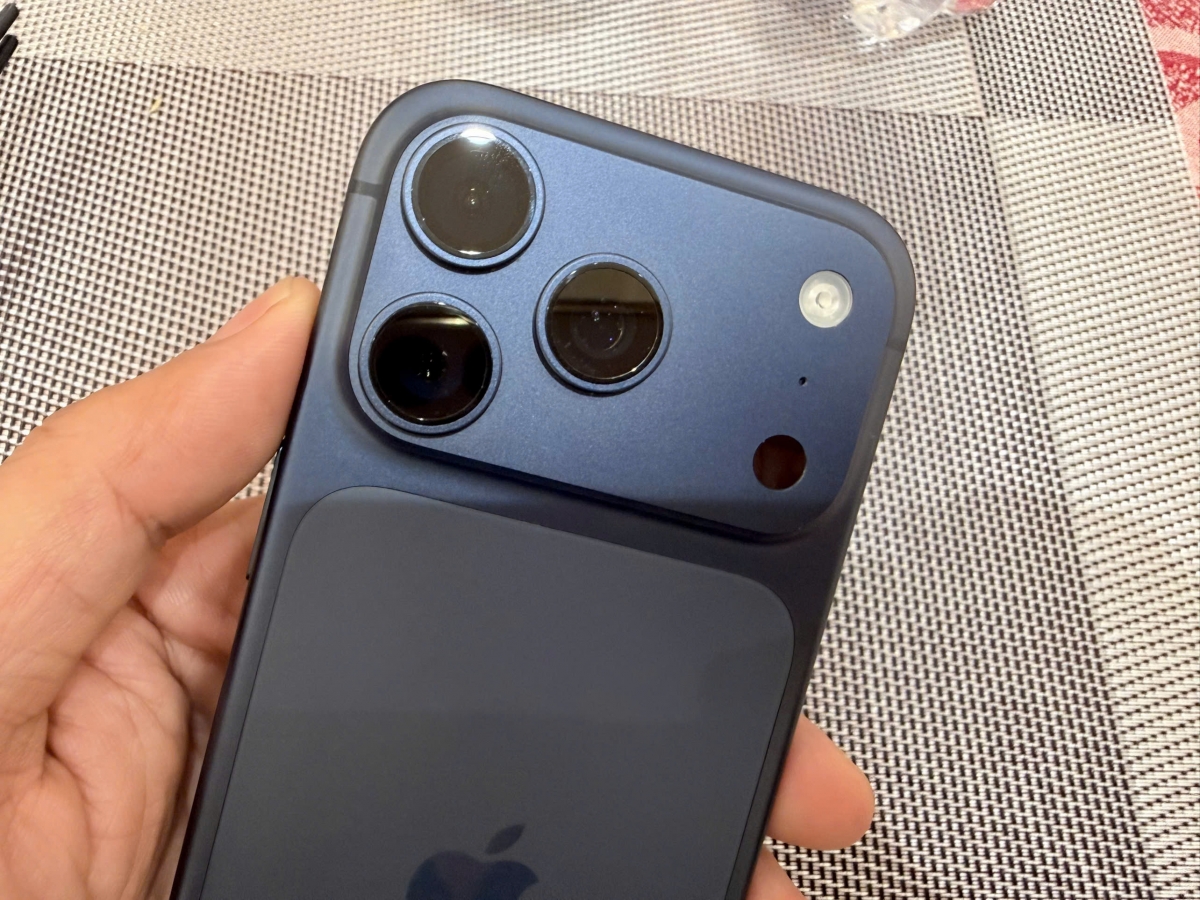 khong phai vi che, nguoi dung van o at ban iphone 17 pro max hinh anh 1