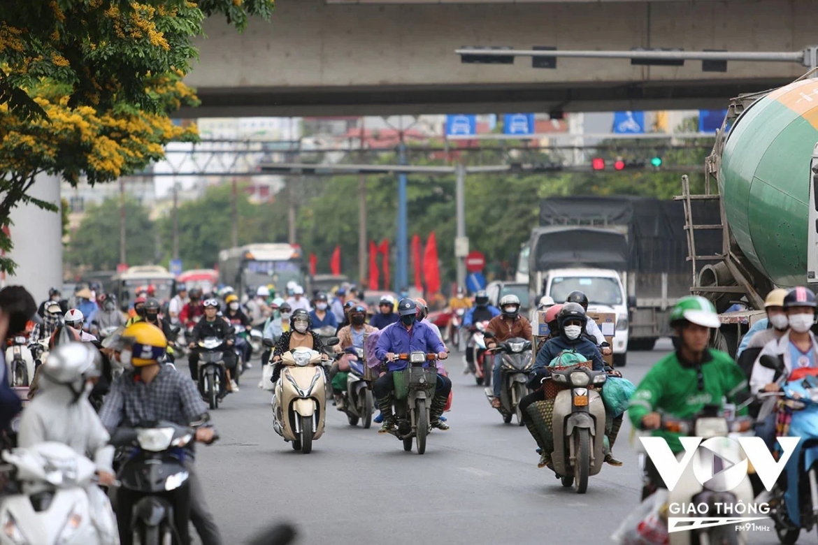 csgt dam bao atgt phuc vu nguoi dan ve que don tet hinh anh 1