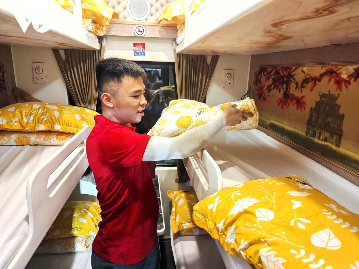 happiness train rolls through lunar new year s eve, carrying reunion hopes picture 2