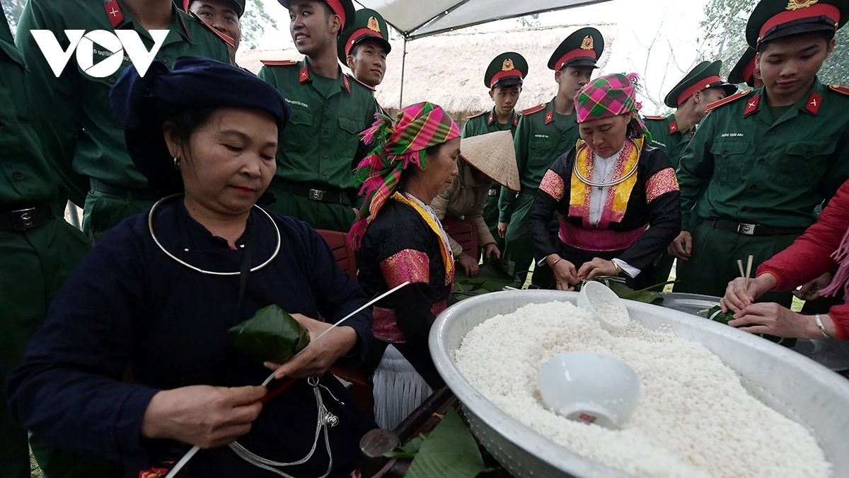 traditional tet atmosphere at vietnam s ethnic culture village picture 2