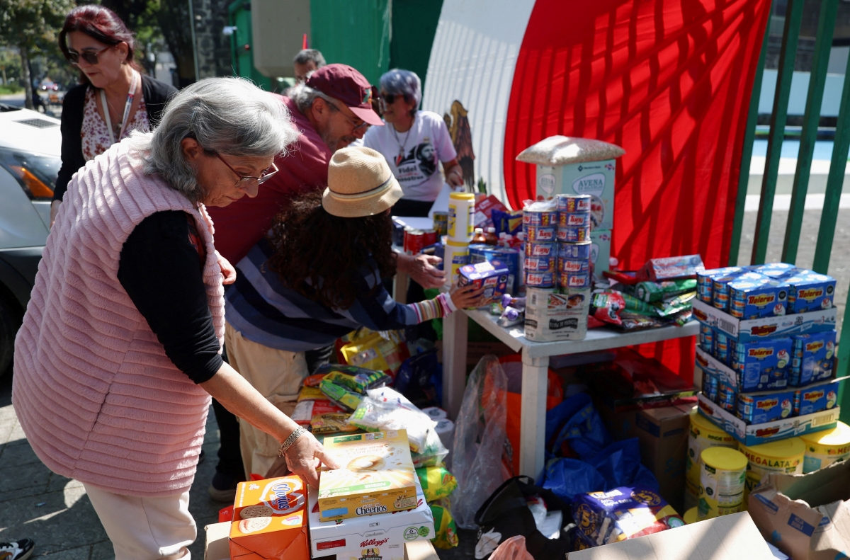 Người dân Mexico City quyên góp hàng viện trợ gửi Cuba