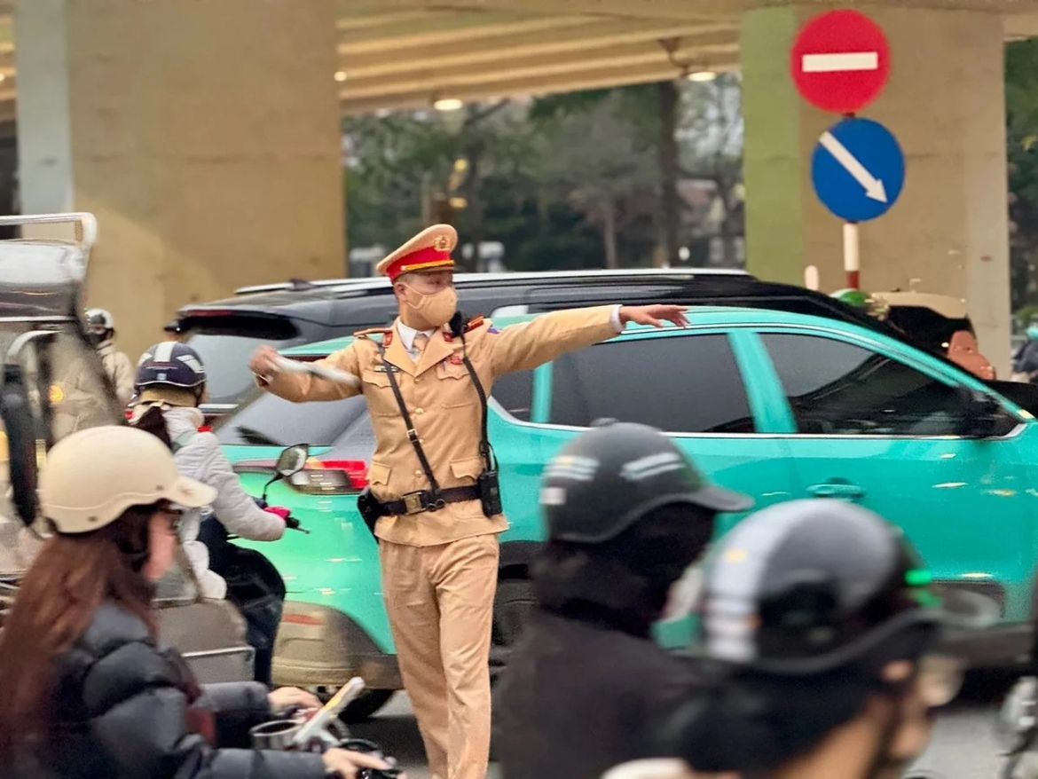 ha noi phan luong giao thong cua ngo dip can tet hinh anh 2