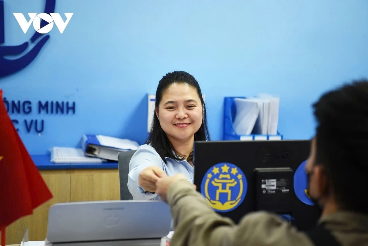 civil servants in hanoi return to work after nine-day tet break picture 3