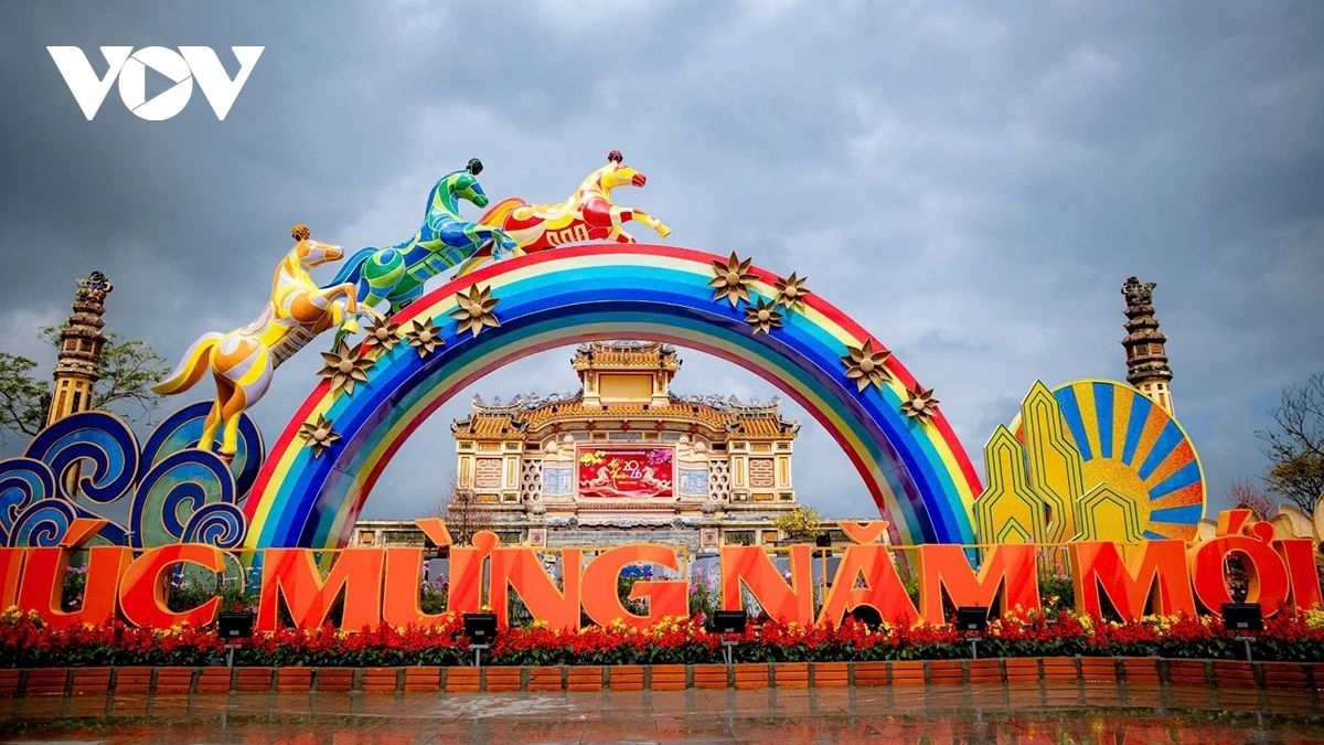hue welcomes lunar new year 2026 with unique horse mascot by huong river picture 3