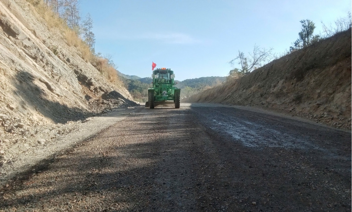 cac phuong tien luu thong binh thuong qua deo Dai ninh tren quoc lo 28b hinh anh 2