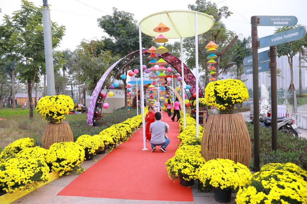 hoi cho tet cong vien thien van hoc giua trai tim xanh tay ha noi hinh anh 4