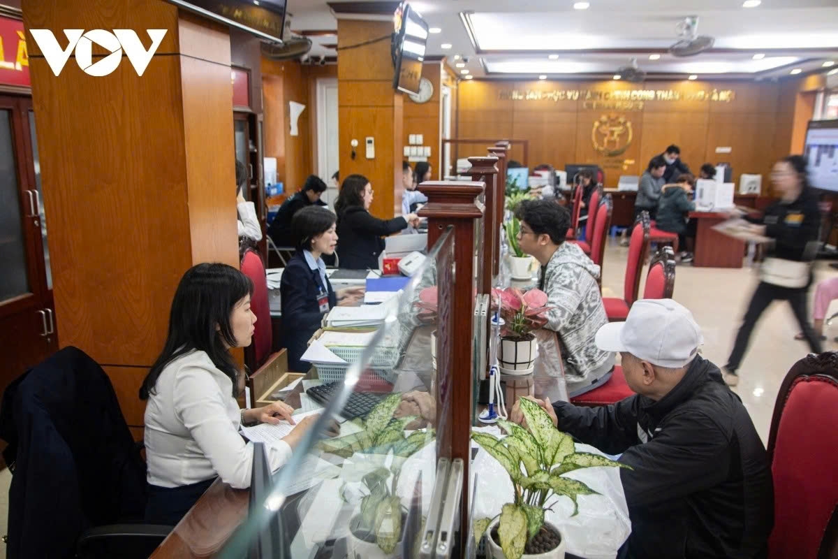 civil servants in hanoi return to work after nine-day tet break picture 5