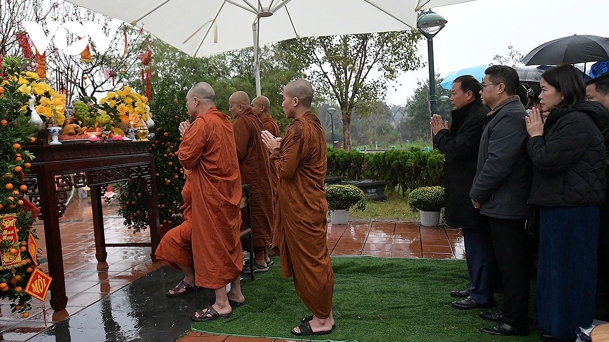 traditional tet atmosphere at vietnam s ethnic culture village picture 5