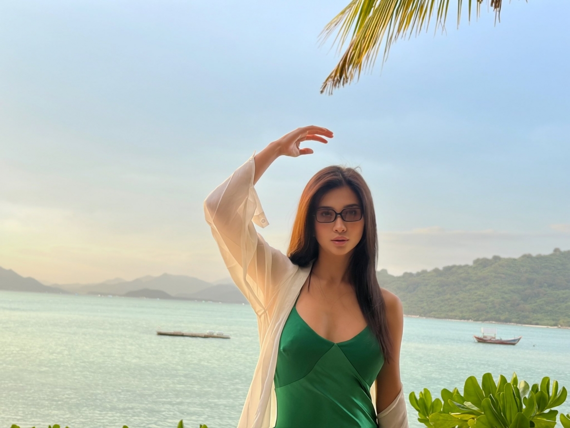 sao viet 10 2 kim tuyen khoe nhan sac tre trung o tuoi 39 hinh anh 1