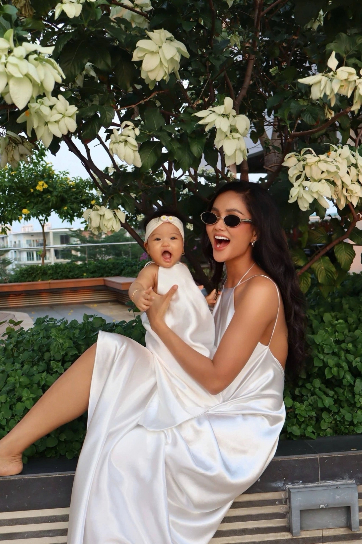 sao viet 24 2 con gai h hen nie duoc khen co khieu nguoi mau tu be hinh anh 1