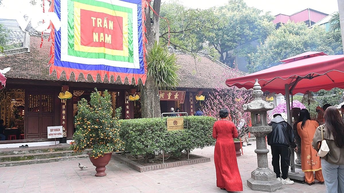 new year rituals hanoians seek blessings at thang long s four sacred temples picture 7