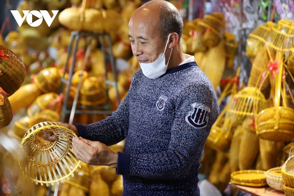 thousands flock to once-a-year vieng market for overnight spring fair picture 8