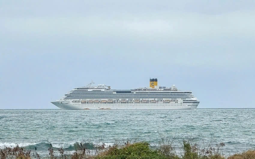 two more cruise ships bring 3,400 passengers to khanh hoa picture 1