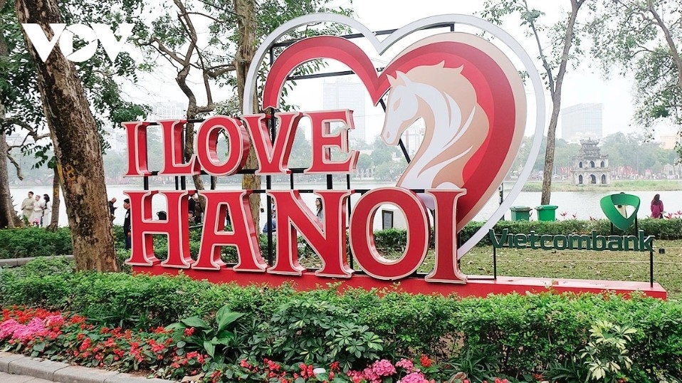 hanoi adorned with flags and flowers ahead of lunar new year 2026 picture 6