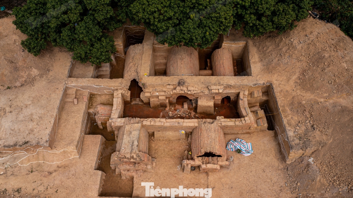 nearly 2,000-year-old tomb discovered in northern vietnam picture 1