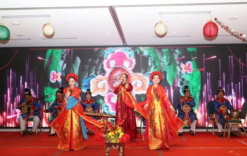 overseas vietnamese in australia celebrate tet with hue royal court music picture 2