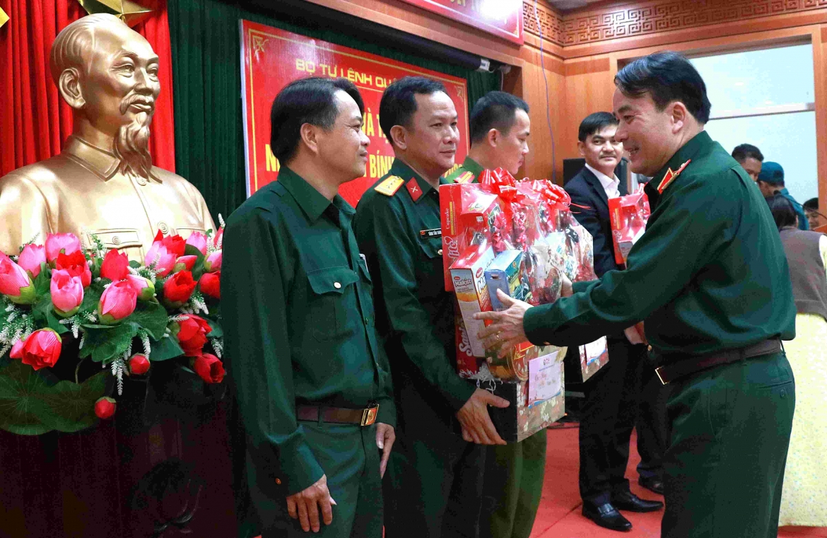 Ấm nồng tình quân dân khi Tết đến, Xuân về