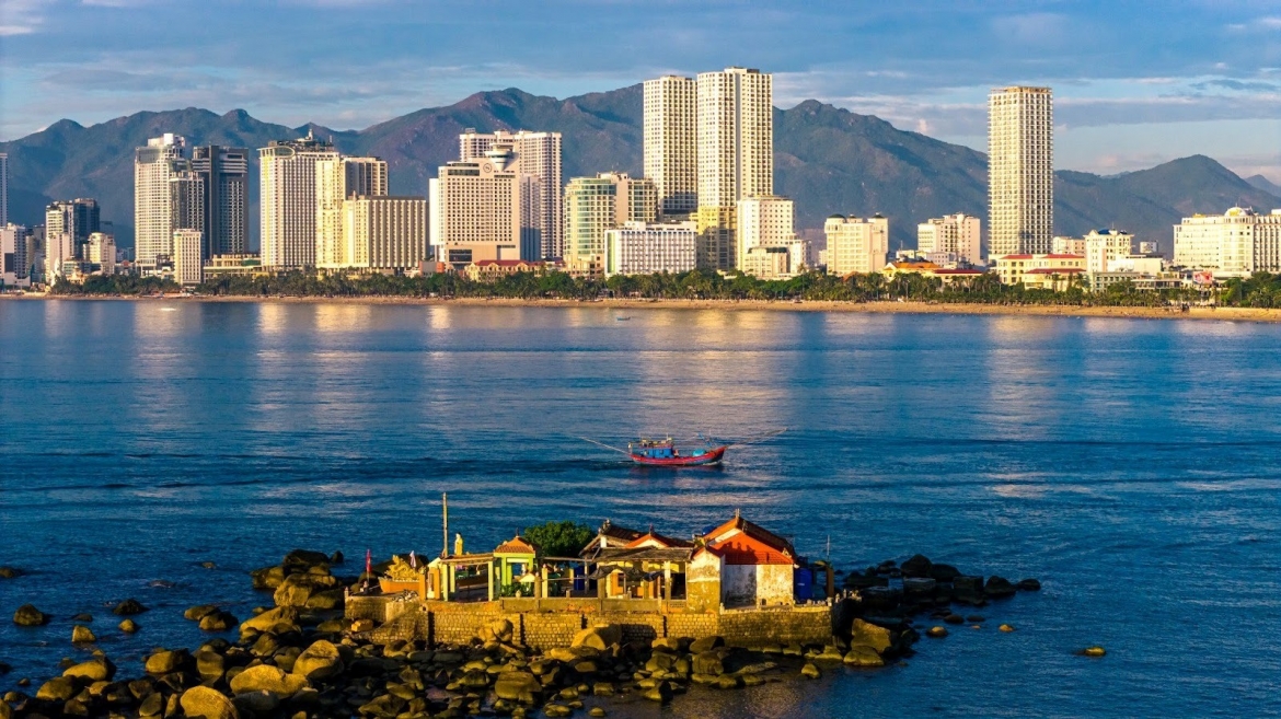 ba yeu to khien nam nha trang buoc vao vung hap dan cua dong von hinh anh 1