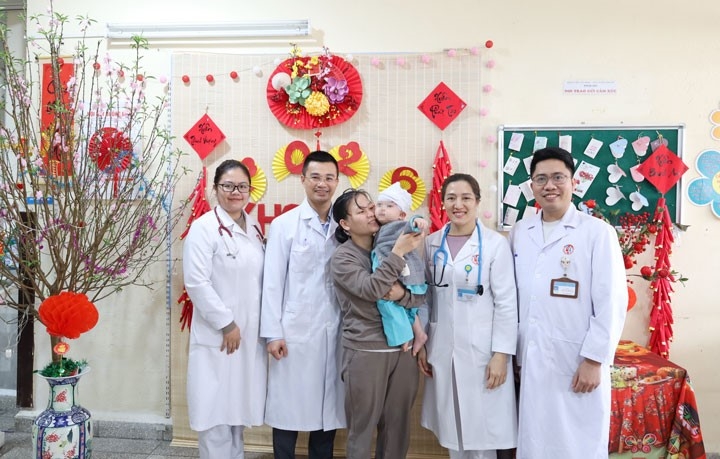 Cảnh báo tai nạn nguy hiểm: Trẻ 8 tháng tuổi phải phẫu thuật sọ não do ngã xe tròn