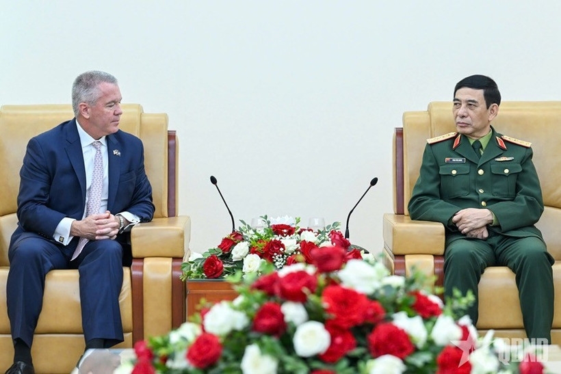minister of national defence meets with us assistant secretary of state in hanoi picture 1