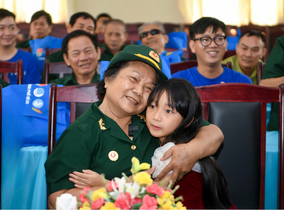 hon 61.000 san pham dinh duong vinamilk den thuong binh, nguoi kho khan dip tet hinh anh 2