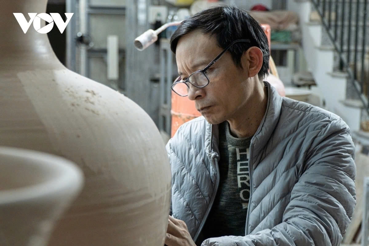 bat trang pottery village ramps up production for lunar new year festival picture 2