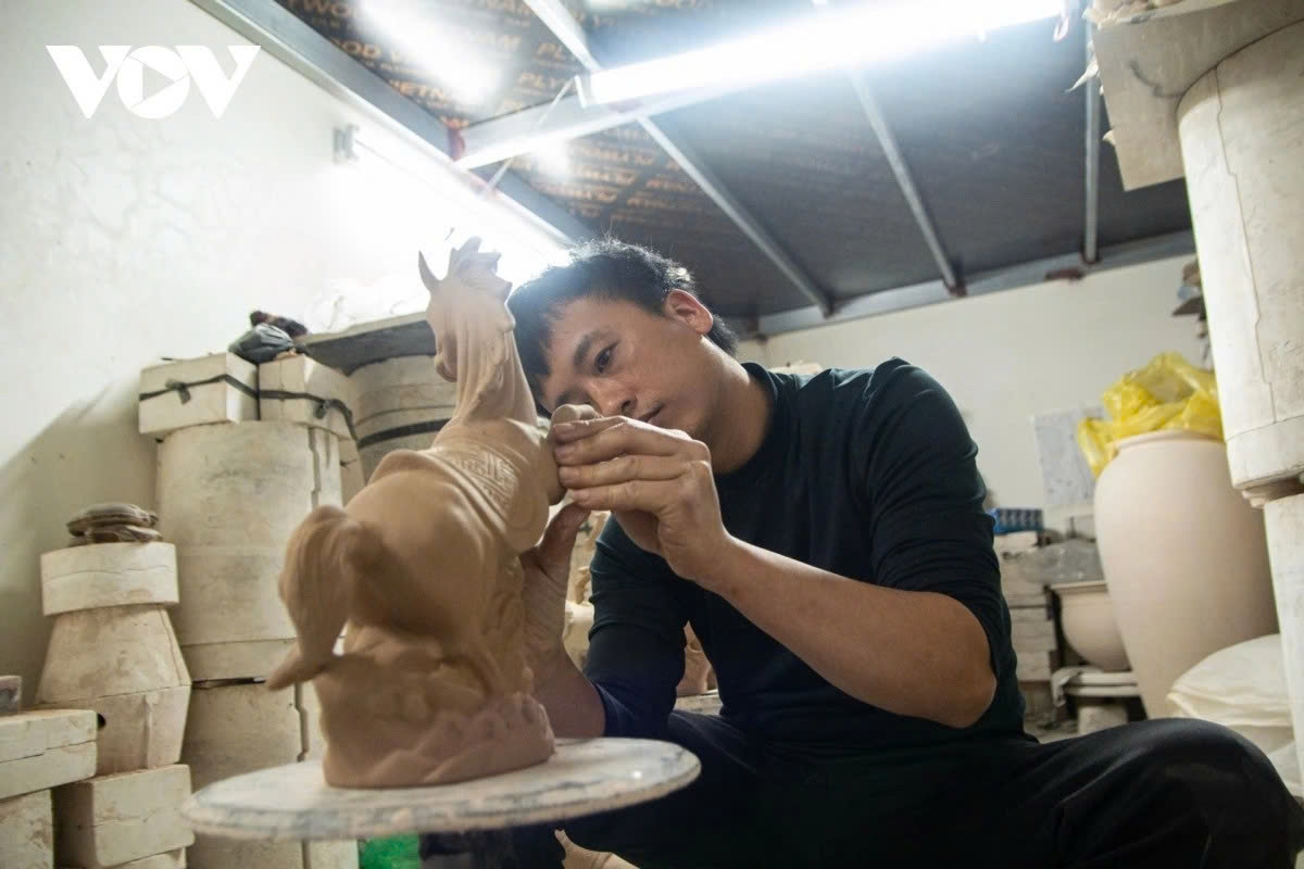 bat trang pottery village ramps up production for lunar new year festival picture 5