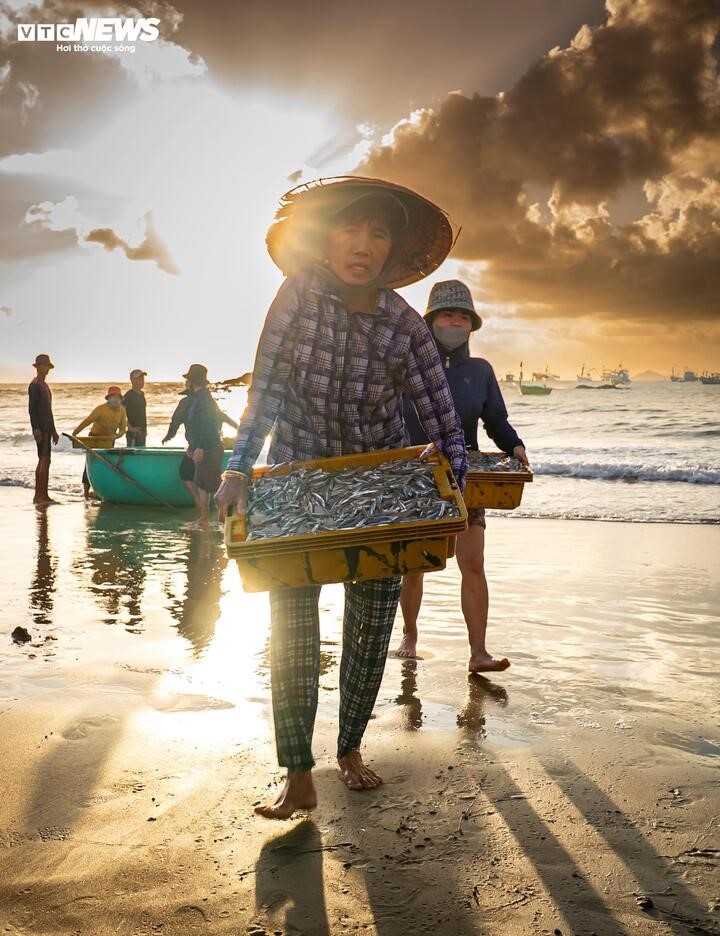 lang chai gia lai hoi sinh sau bao lich su, buon ban tap nap ben song nuoc hinh anh 6