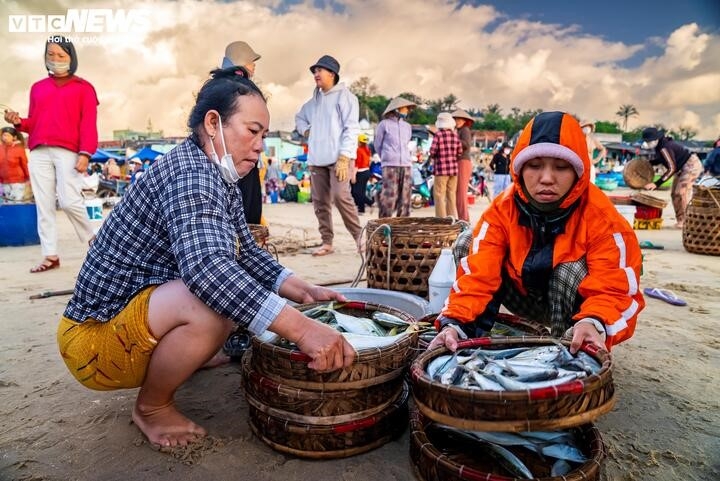 lang chai gia lai hoi sinh sau bao lich su, buon ban tap nap ben song nuoc hinh anh 5