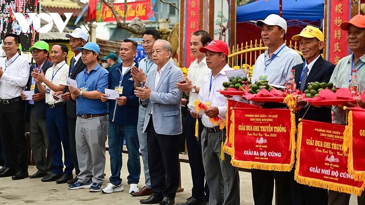 hue village keeps centuries-old boat racing tradition alive picture 4