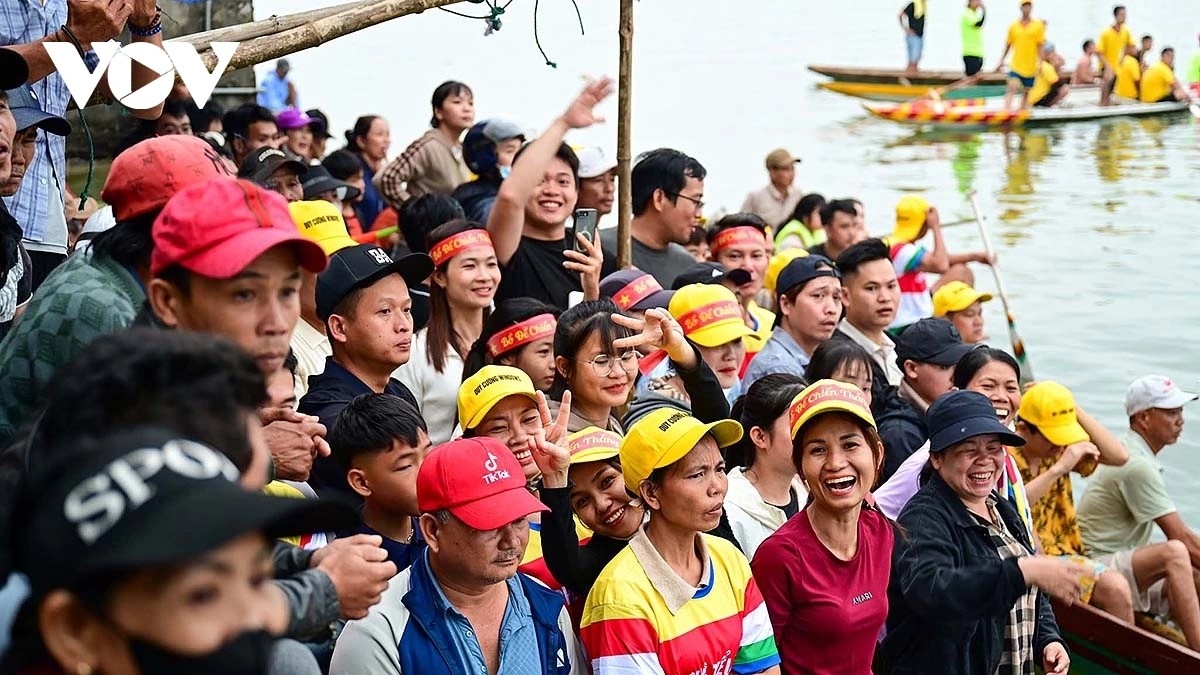hue village keeps centuries-old boat racing tradition alive picture 6