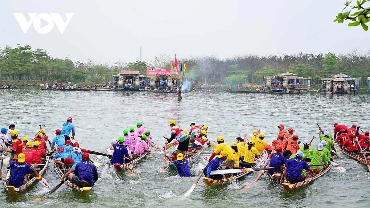 hue village keeps centuries-old boat racing tradition alive picture 8