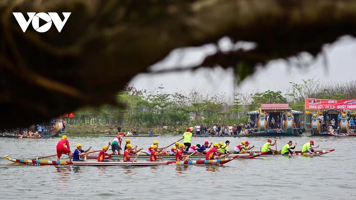 hue village keeps centuries-old boat racing tradition alive picture 9