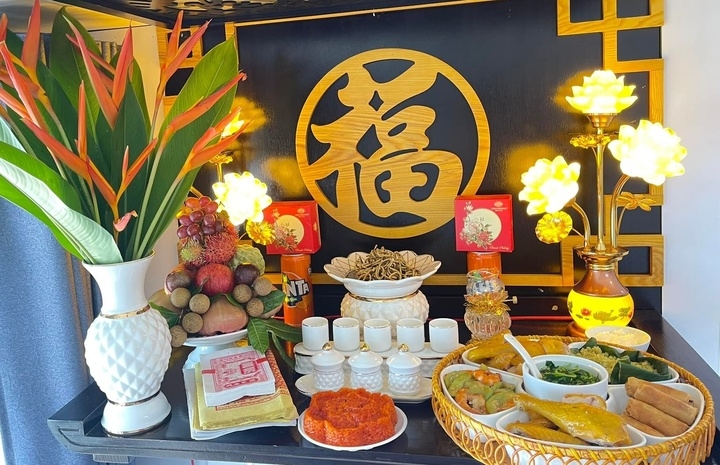 cach dat 3 hu muoi - gao - nuoc tren ban tho hinh anh 1