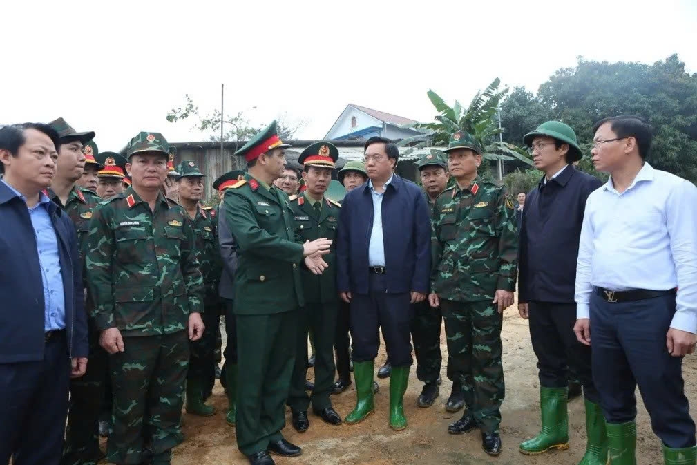 phu tho khan truong hoan thanh bac cau phao qua song lo hinh anh 1