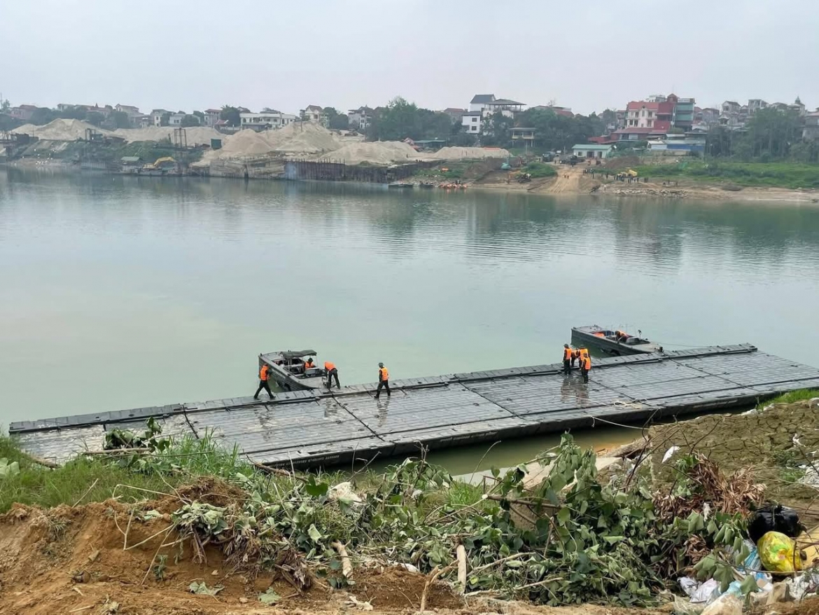 phu tho khan truong hoan thanh bac cau phao qua song lo hinh anh 3