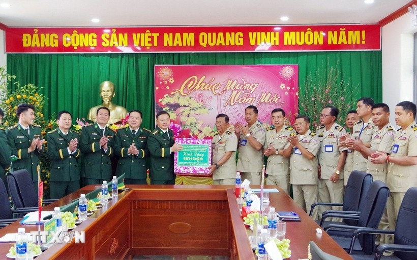 vietnamese, cambodian localities boost border cooperation picture 1