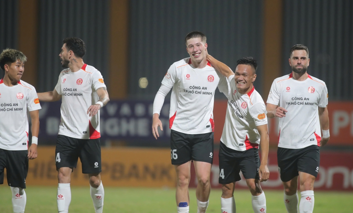 Doi hinh tieu bieu vong 12 v-league 2025 2026 dau an cac cau thu viet kieu hinh anh 1