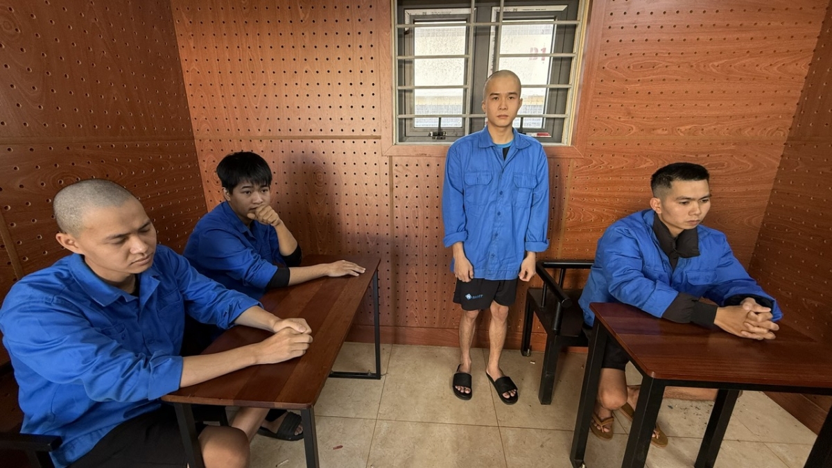 Bắt nhóm đối tượng liên tỉnh chuyên chế tạo, buôn bán súng quân dụng