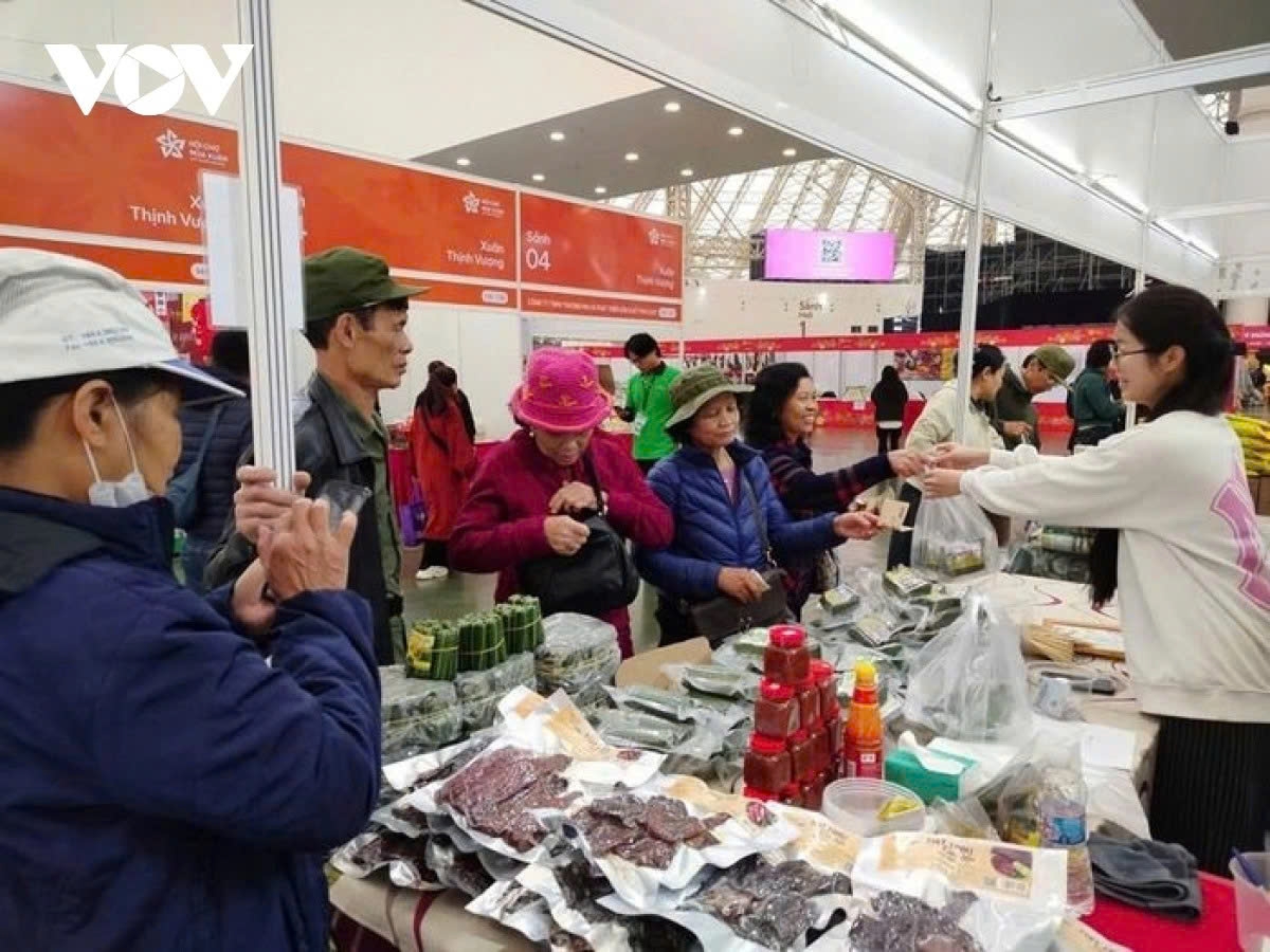 regional specialties draw visitors to vietnam spring fair 2026 picture 2
