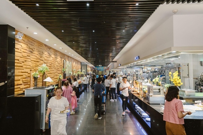 Buffet quốc tế D’Maris tạo điểm nhấn bằng trải nghiệm toàn diện