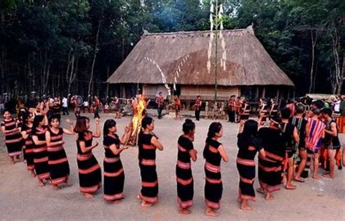  xuan que huong - bai ca ket doan cua cac dan toc anh em hinh anh 2