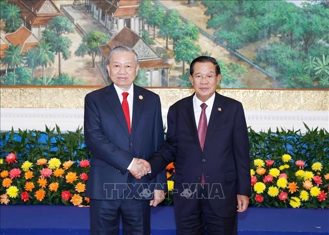 Bộ Chính trị Đảng Cộng sản Việt Nam gặp Ban Thường vụ Đảng Nhân dân Campuchia