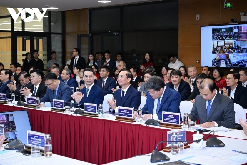 pm chinh sets reform direction for academy of public administration and governance picture 4