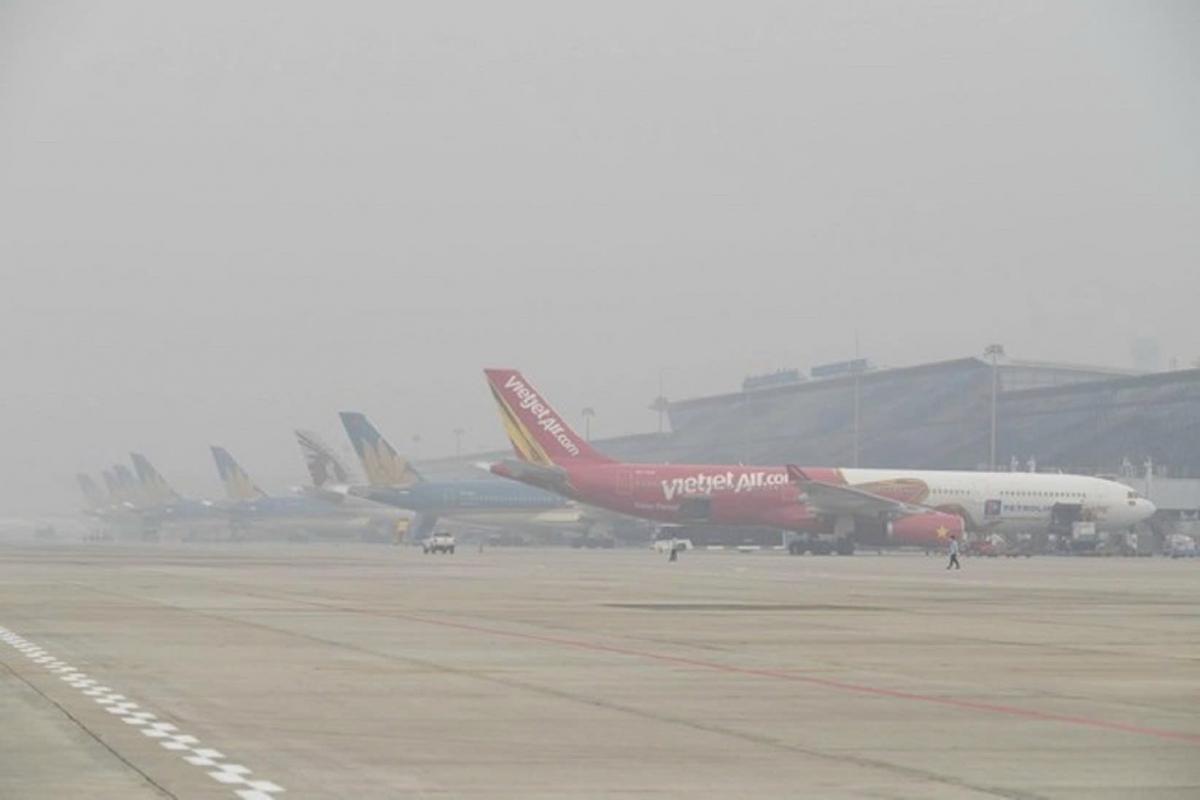 dense fog disrupts flights at northern gateway airport picture 1