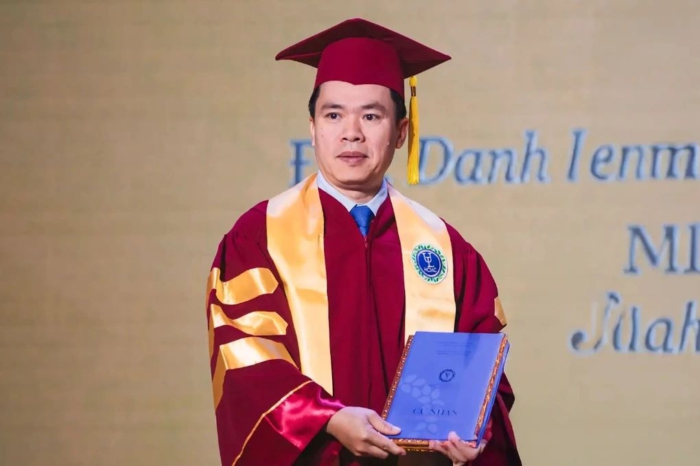 vietnamese law professor honoured with france s order of academic palms picture 1