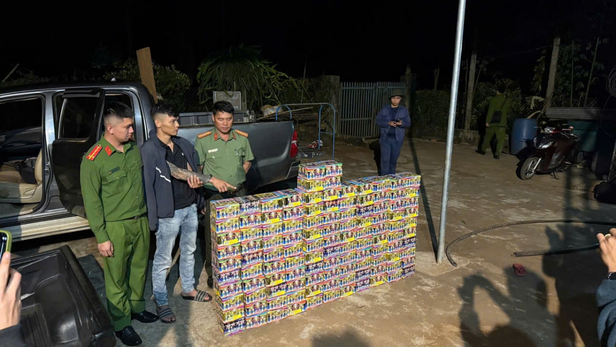 "Độ" lại xe bán tải để chở gần 200kg pháo nổ từ Gia Lai về Đắk Lắk